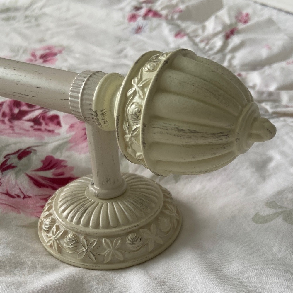 Simply Shabby Chic Cream Floral Roses Towel Bar NEW - Picture 6 of 16